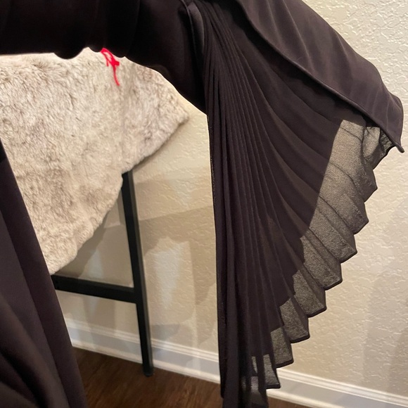 White House Black Market Woman’s Black Long Flutter Sleeve Top size smalll - Picture 15 of 16